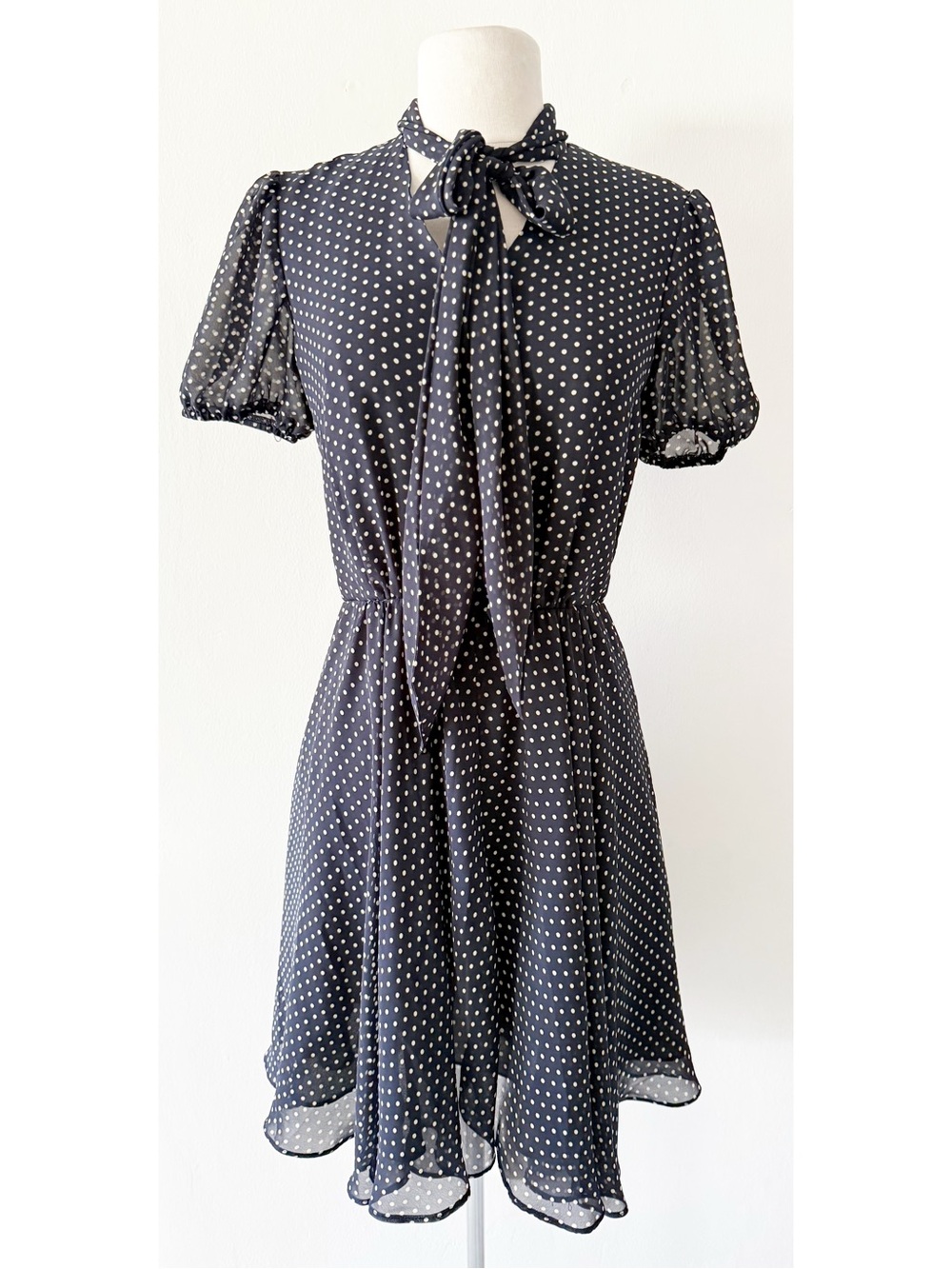 Betsey Johnson Navy Polka Dot Poly Chiffon Puff Sleeve Neck Bow Dress Size 2